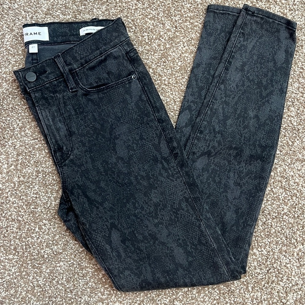 FRAME Jeans. Le Skinny De Jeanne size 27 black snake skin embossed denim.